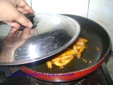 cover the pan with the lid and cook for 5 mintues